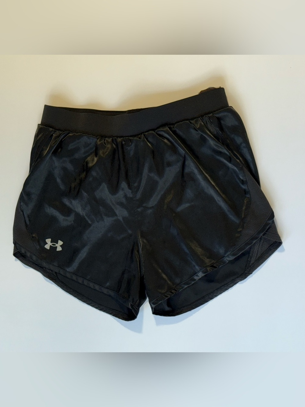 Under Armour Woman’s Size XS Black Satin like Lightweight Running Shorts